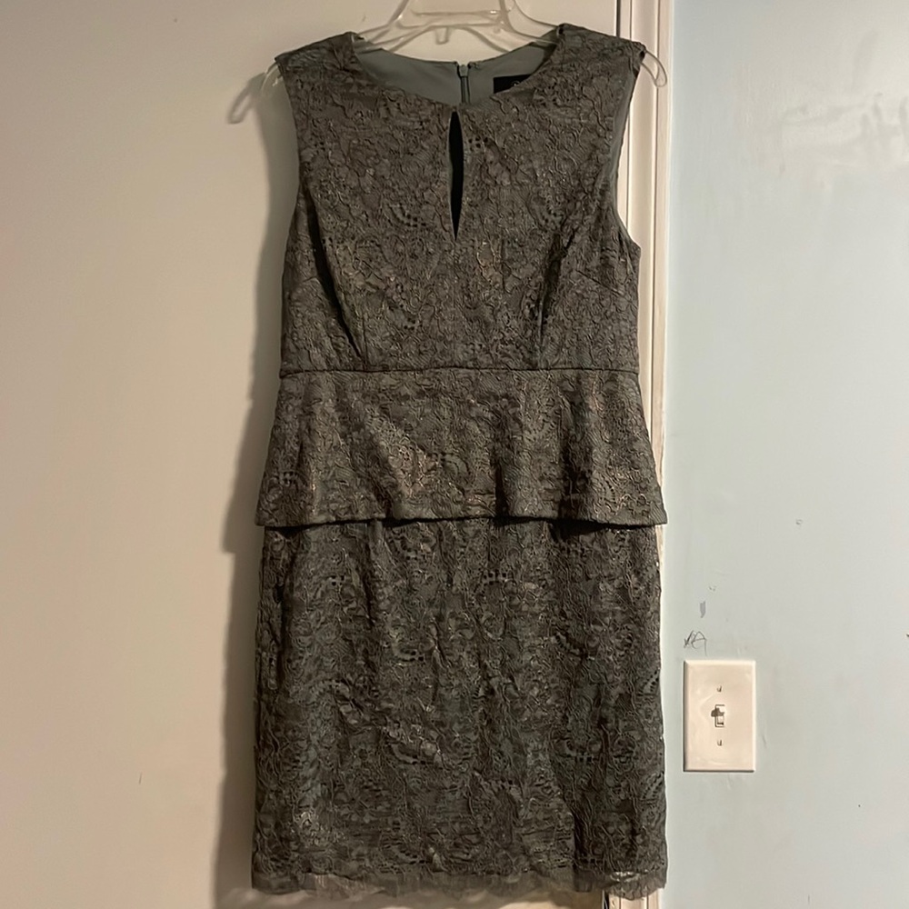Adrianna Papell 10 Green, Gray Lace Peplum Short Tailored Formal Dress